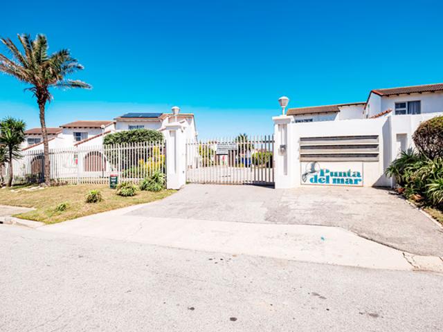 3 Bedroom Townhouse To Let in Bluewater Bay