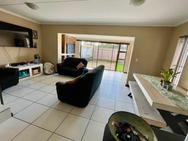 3 bedroom townhouse to let in bracke.