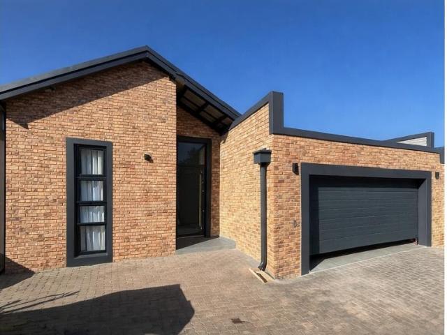 3 Bedroom Townhouse To Let in Ferndale