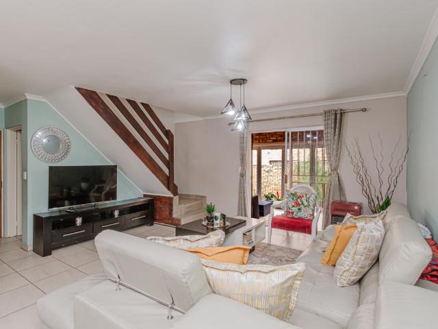 3 Bedroom Townhouse To Let in Honeydew Manor
