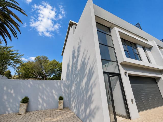 3 Bedroom Townhouse To Let in Illovo