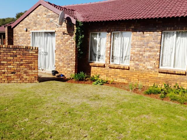 3 Bedroom Townhouse To Let in Karenpark
