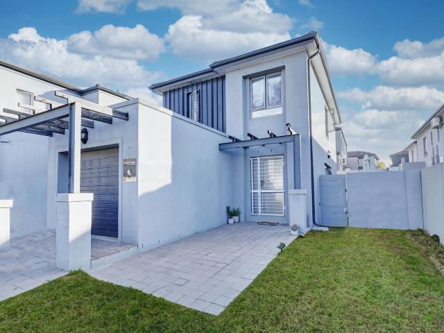 3 Bedroom Townhouse To Let in Langeberg Heights