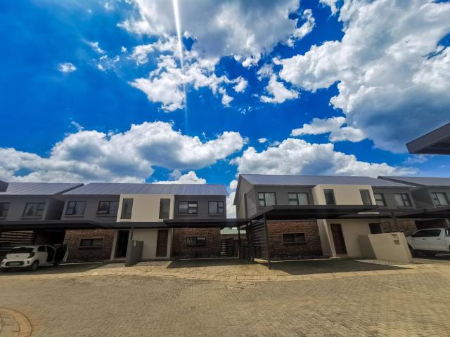 3 Bedroom Townhouse To Let in Mooivallei Park