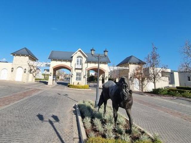 3 Bedroom Townhouse To Let in Nooitgedacht Village