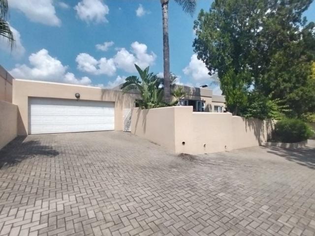 3 Bedroom Townhouse To Let in North Riding