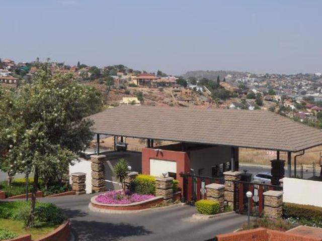 3 Bedroom Townhouse To Let in Oakdene