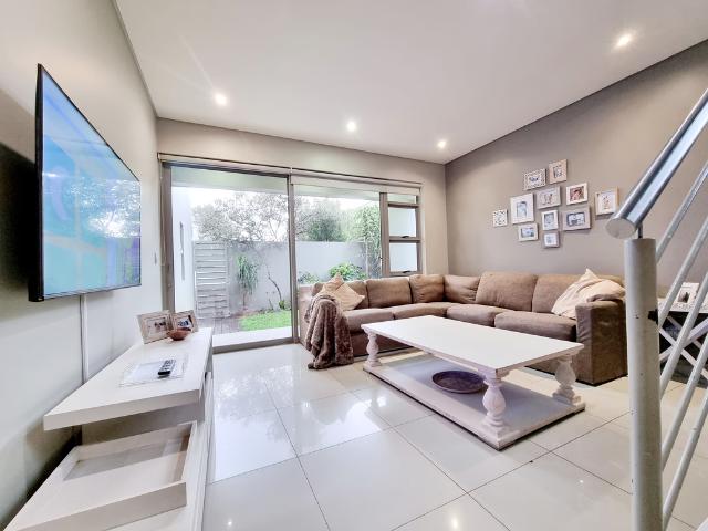3 Bedroom Townhouse To Let in Oaklands