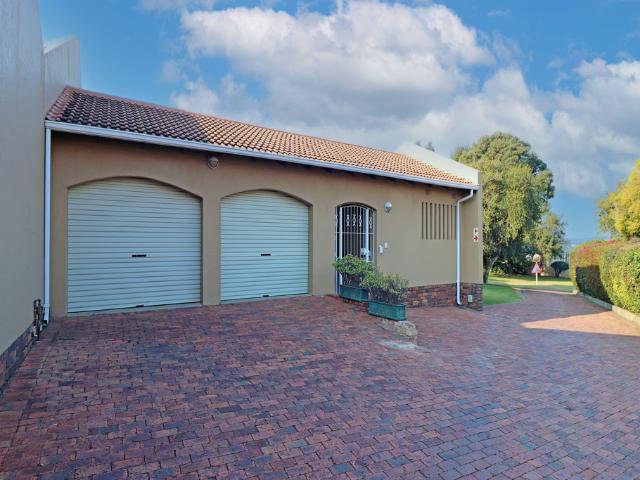 3 Bedroom Townhouse To Let in Randpark Ridge