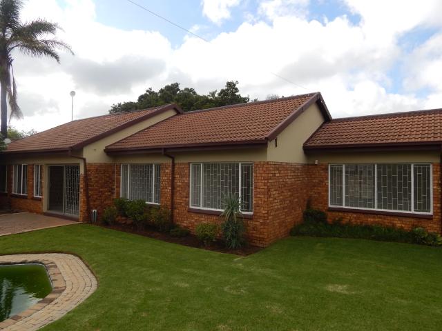 3 Bedroom Townhouse To Let in Rietvalleirand