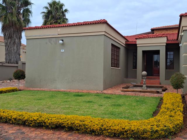 3 Bedroom Townhouse To Let in Safari Gardens