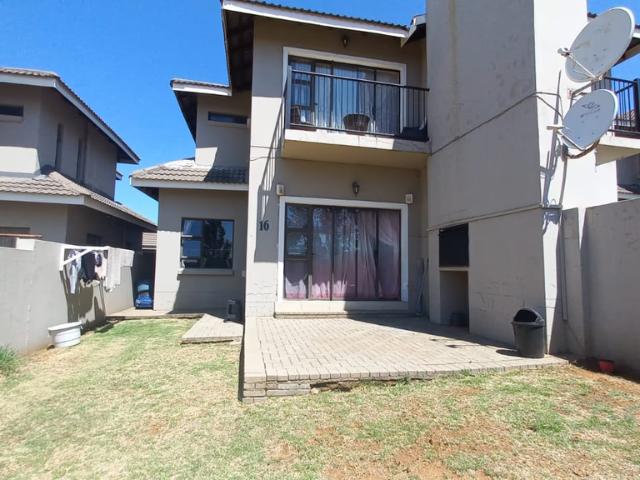 3 Bedroom Townhouse To Let in Shellyvale