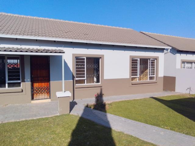 3 Bedroom Townhouse To Let in South View