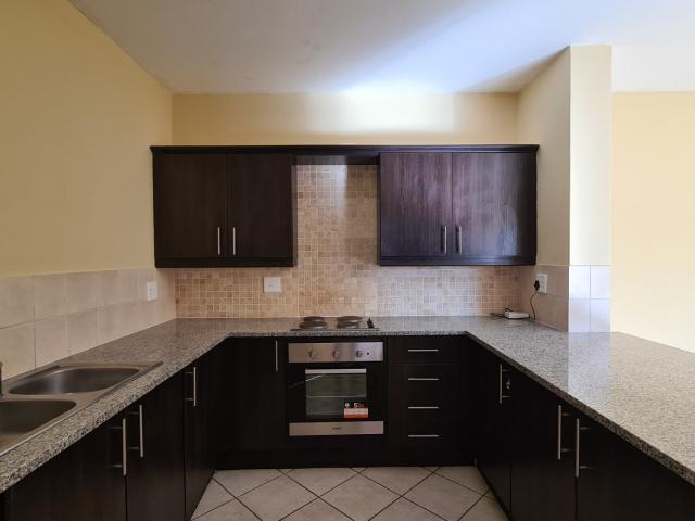 3 Bedroom Townhouse To Rent in Country View Estate