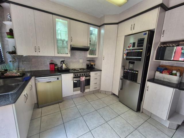 3 Bedroom Townhouse To Rent in Beyers Park