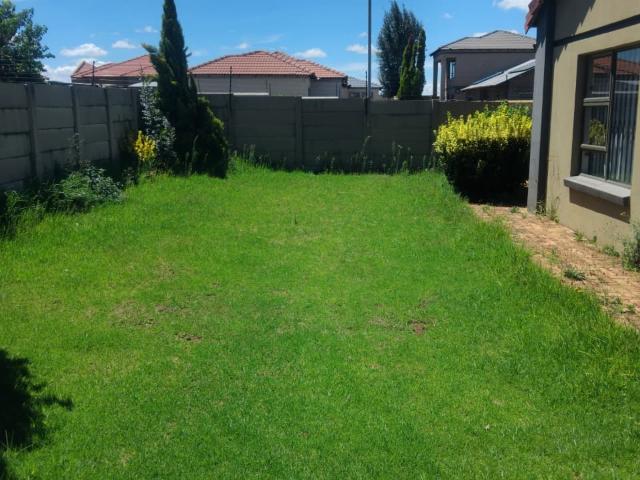3 Bedroom Townhouse To Rent in Bergsig