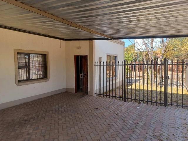3 Bedroom Townhouse to Rent in Diamant Park