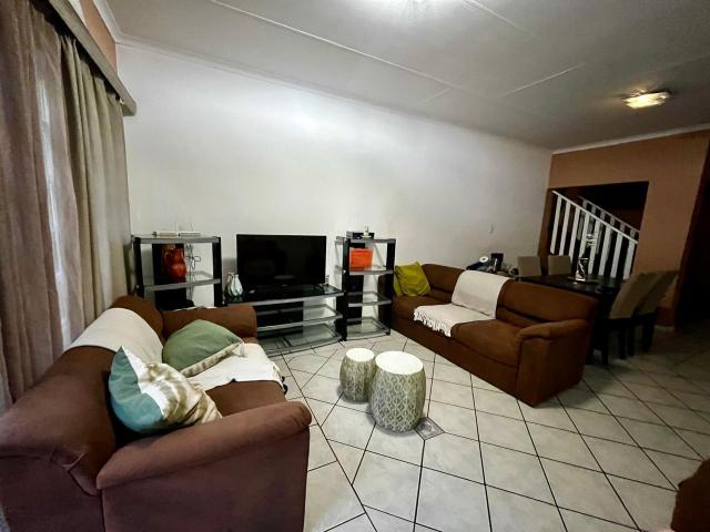 3 Bedroom Townhouse To Rent in Faerie Glen