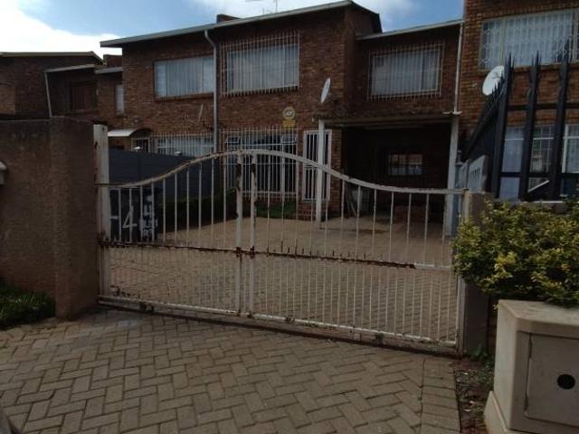 3 Bedroom Townhouse to rent in Florida