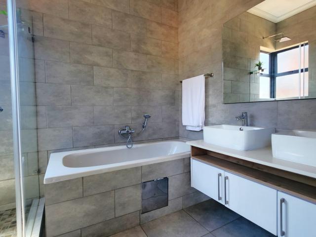3 Bedroom Townhouse To Rent in Olympus AH