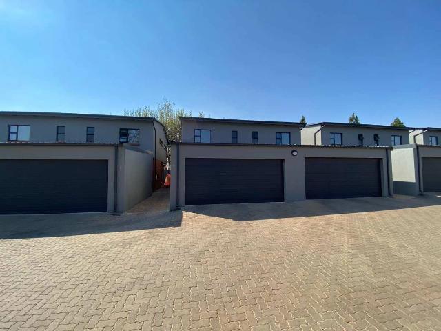3 Bedroom Townhouse to Rent in Olympus AH