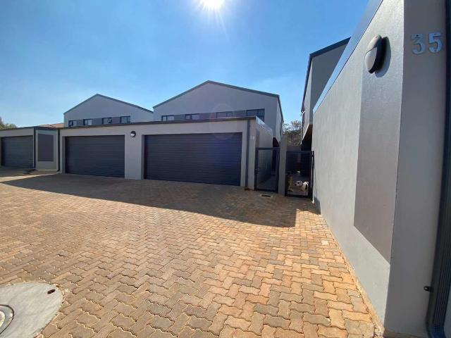 3 Bedroom Townhouse to Rent in Olympus AH