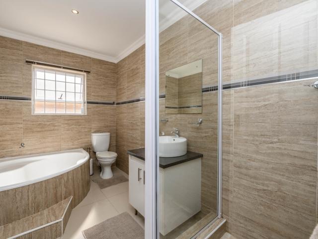 3 Bedroom Townhouse To Rent in Lorraine