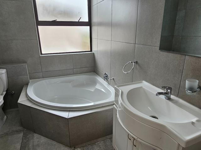 3 Bedroom Townhouse To Rent in Langebaan Country Estate