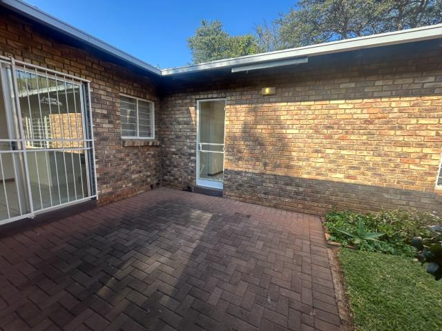 3 Bedroom Townhouse To Rent in Monument Park