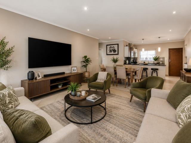 3 Bedroom Townhouse To Rent in Mooikloof Ridge