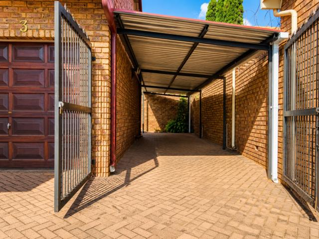 3 Bedroom Townhouse To Rent in Newlands