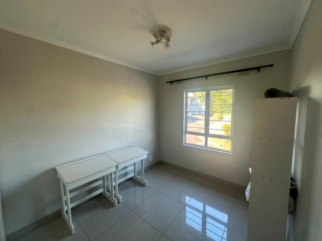 3 Bedroom Townhouse To Rent in Somerset Park