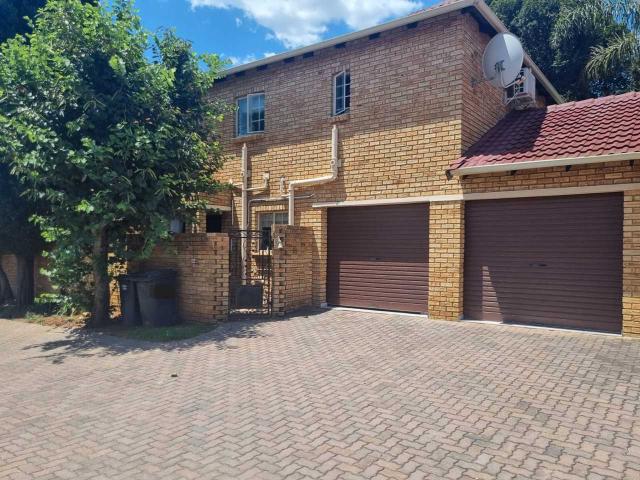 3 Bedroom Townhouse to rent in Strubensvallei
