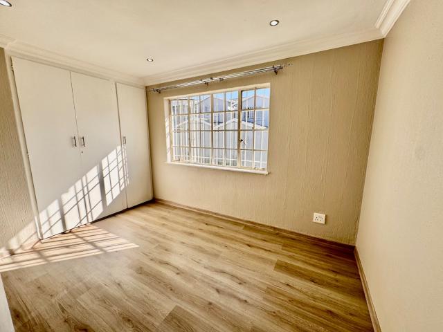 3 Bedroom Townhouse To Rent in Sundowner