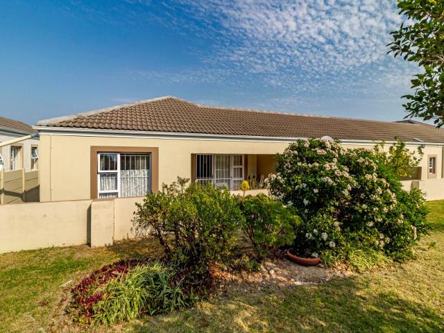 3 Bedroom Townhouse To Rent in Pine Creek Estate