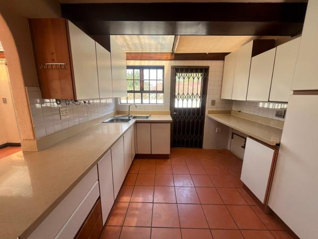 3 Bedroom Townhouse To Rent in Randpark Ridge