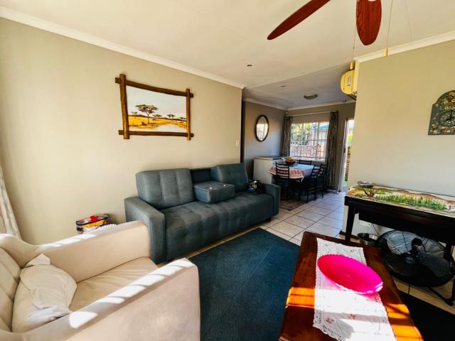 3 Bedroom Townhouse To Rent in Weavind Park