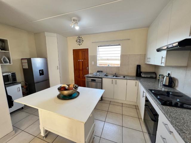 3 Bedroom Townhouse To Rent in Wilgeheuwel