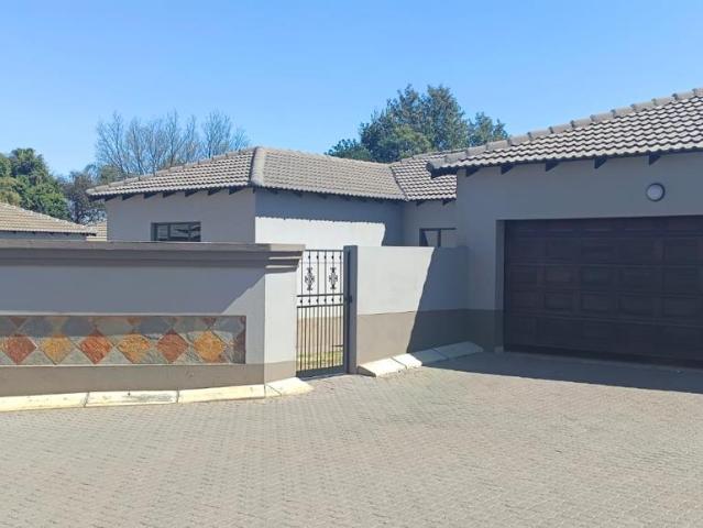 3 Bedroom Townhouse to Rent in Wilkoppies