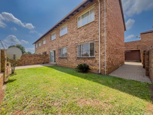 3 Bedroom Townhouse To Rent in Terenure