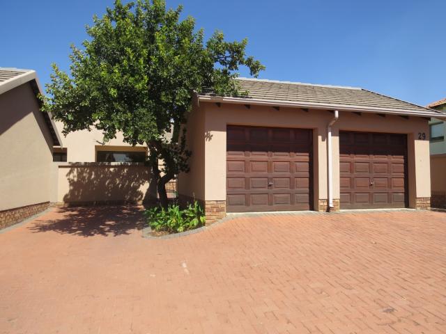 3 Bedroom Townhouse To Rent in Valley View Estate