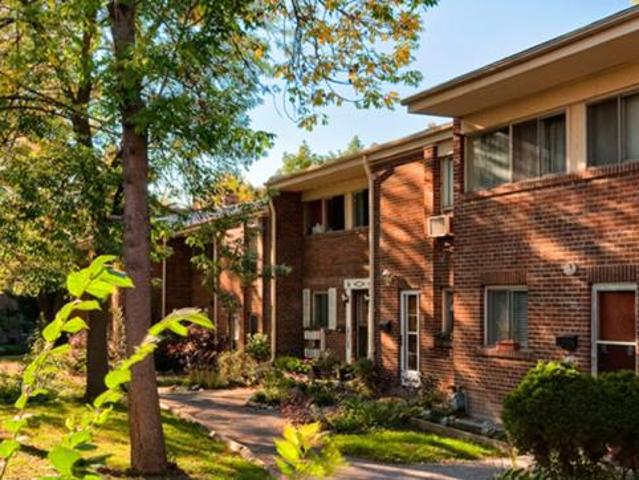 3 Bedroom Townhouse Toronto ON LS96585262