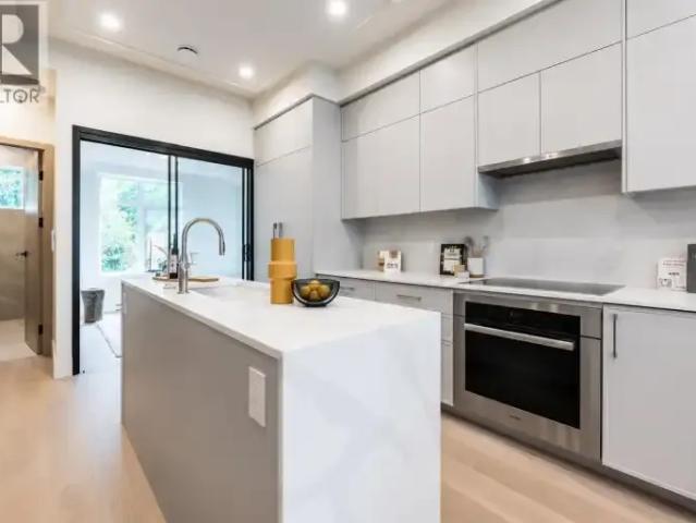 3 Bedroom Townhouse Vancouver BC 102752755