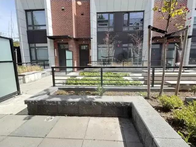 3 Bedroom Townhouse Vancouver BC 102794977