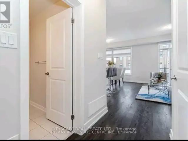3 Bedroom Townhouse Vaughan ON 104711641