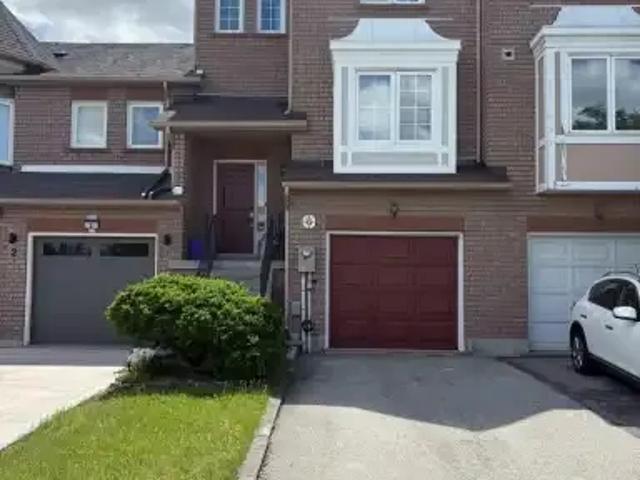 3 Bedroom Townhouse Vaughan ON 103322809
