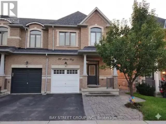 3 Bedroom Townhouse Vaughan ON 103579438