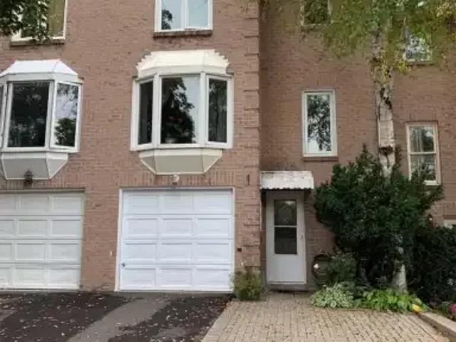 3 Bedroom Townhouse Vaughan ON 103958858