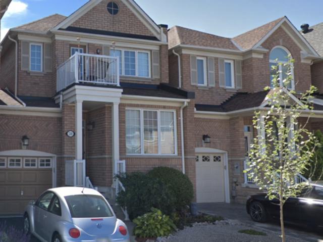 3 Bedroom Townhouse Vaughan ON LS103030558