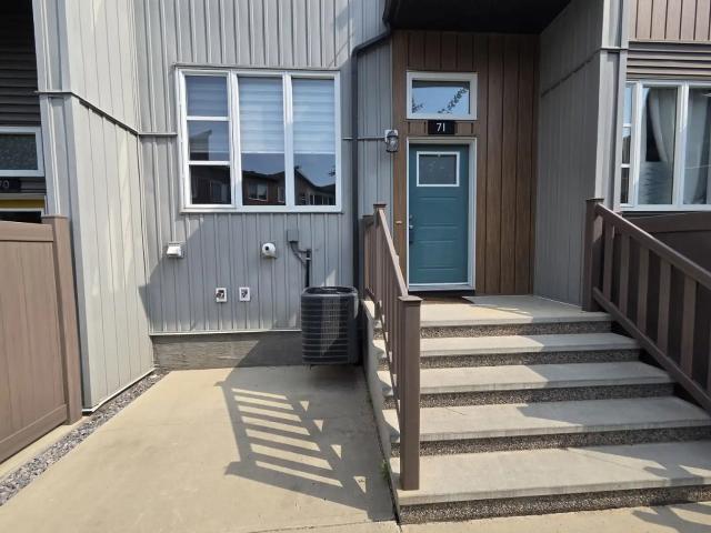 3 Bedroom Townhouse w/AC in quiet Paisley neighborhood